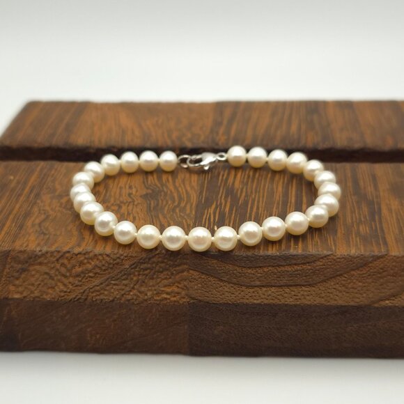 Jewelry - 7.5 Inch 925 Sterling Silver White Pearls Bracelet B33